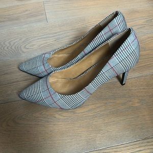 Super cute Plaid color heels.